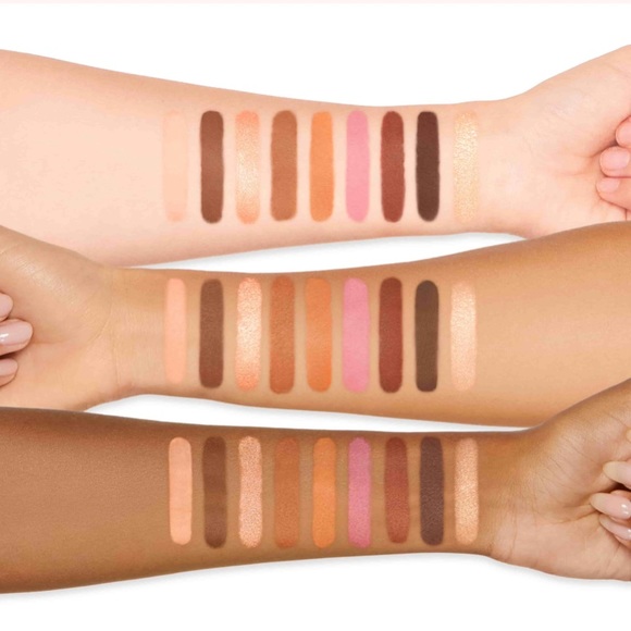 Too Faced Christmas Bake Shoppe Chocolate Chip Cookie-Scented Face & Eye Palette - Picture 3 of 7